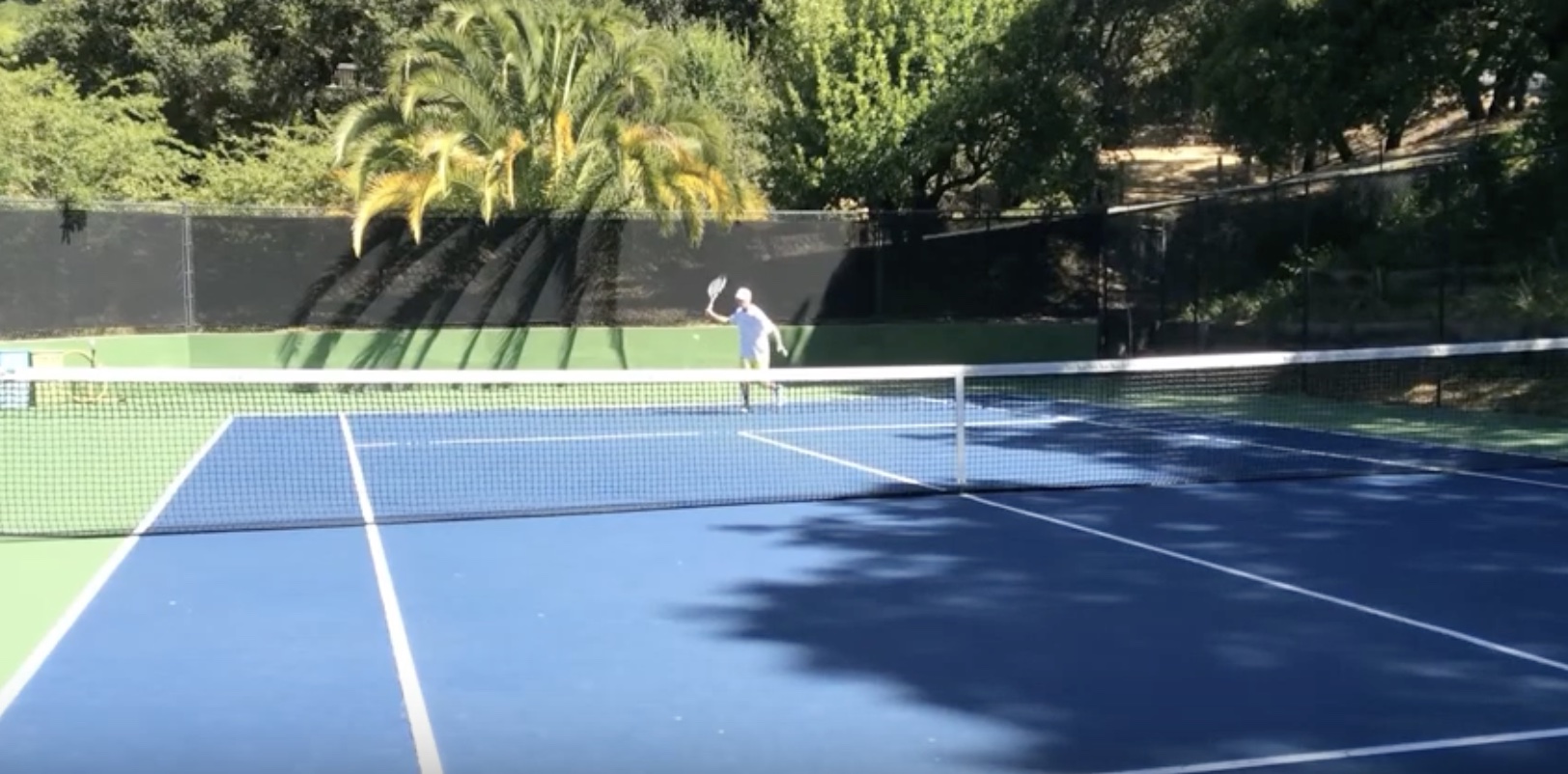 The low approach shot on the forehand side